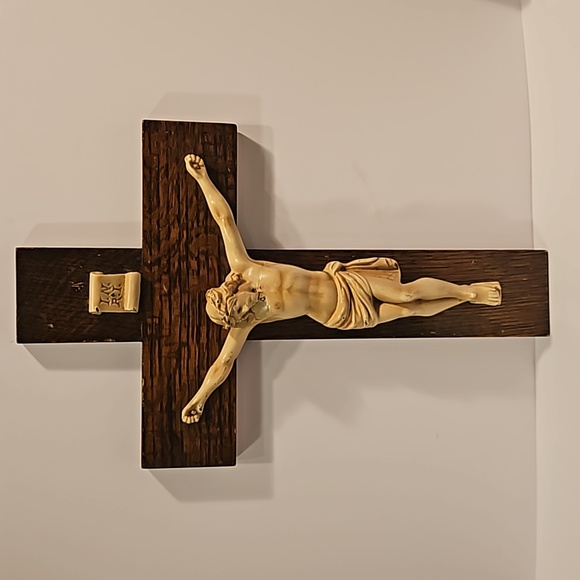 Vintage Cast Metal & Wood Crucifix Holy Spiritual Religious Cross - Picture 1 of 16